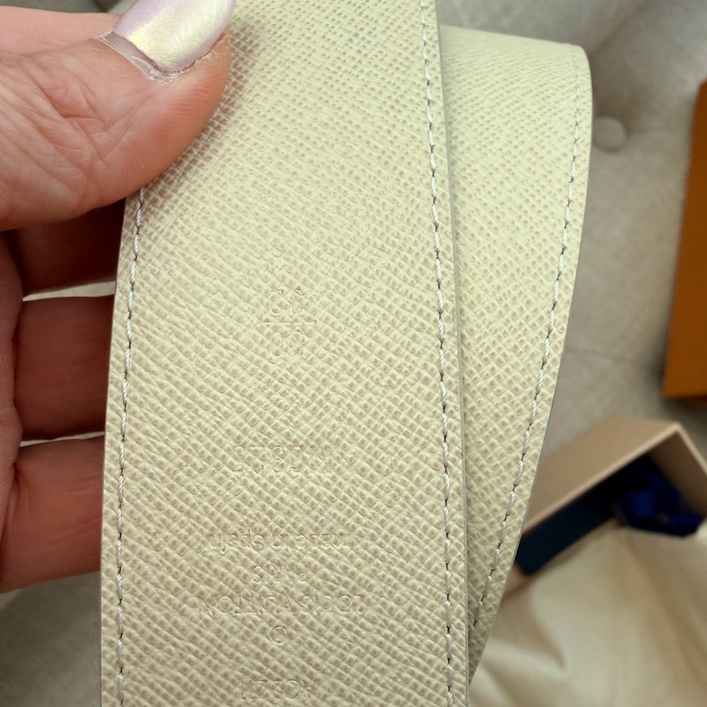 Louis Vuitton Beige Reversible Belt with Gold LV Buckle - Picture 2 of 5